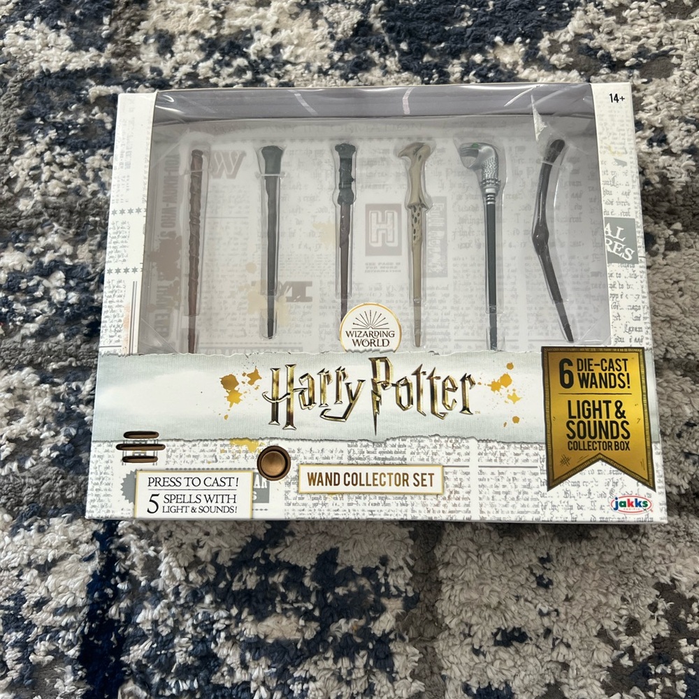Harry Potter Wand Collector Set - Silver & Brown Accents